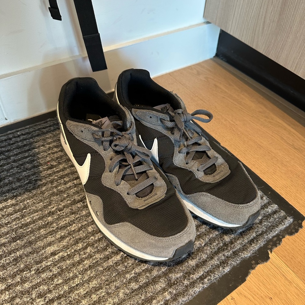 Nike Men’s Venture Running Shoe